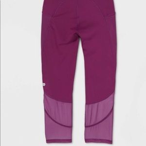 Women's Contour Curvy High-Waisted Capri